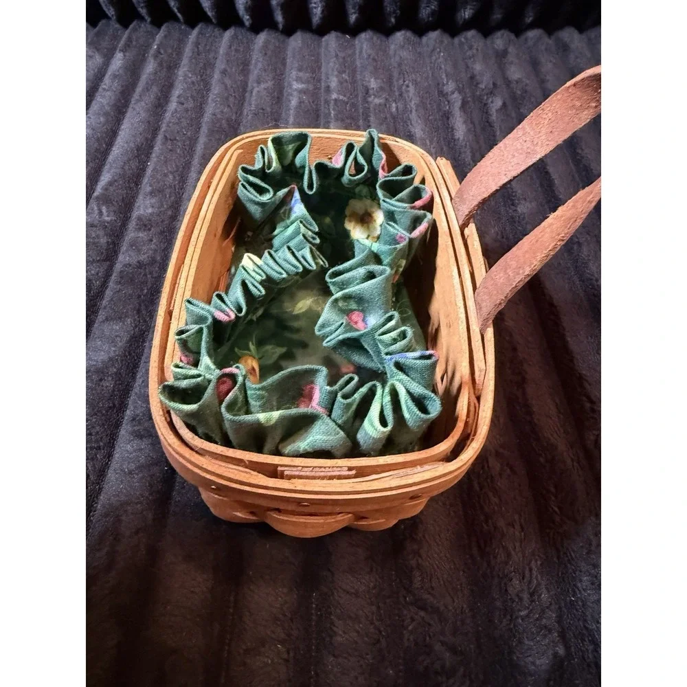 1989 VINTAGE LONGABERGER 6 X 4 X 3 HANGING WOODEN WEAVE BASKET, HANDLE And Liner